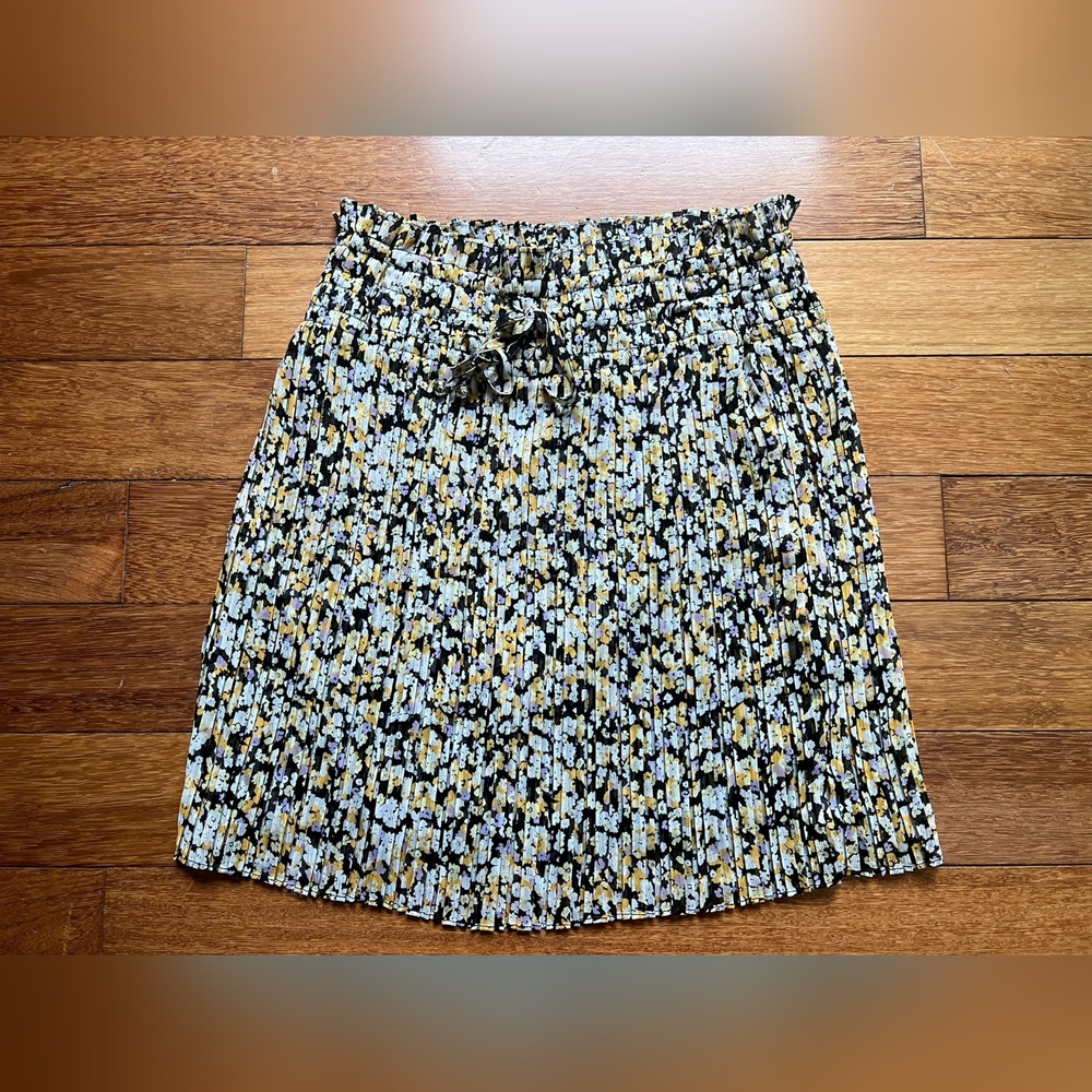 NWT Karl Lagerfeld Pleated Print Mini Skirt Size Medium - Picture 6 of 10